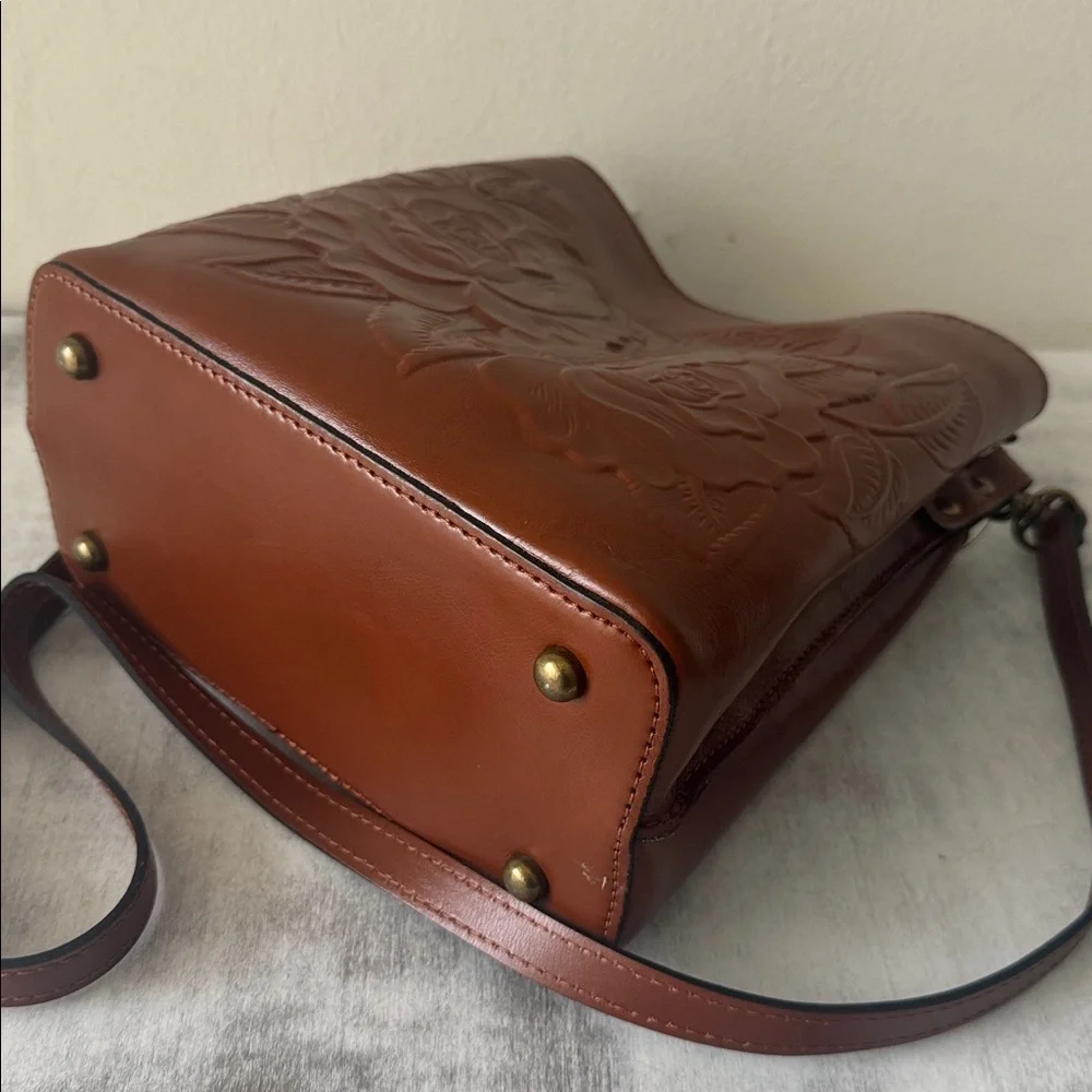 Patricia Nash Tooled Leather Ledra Bucket Crossbody Tote Handbag Tan